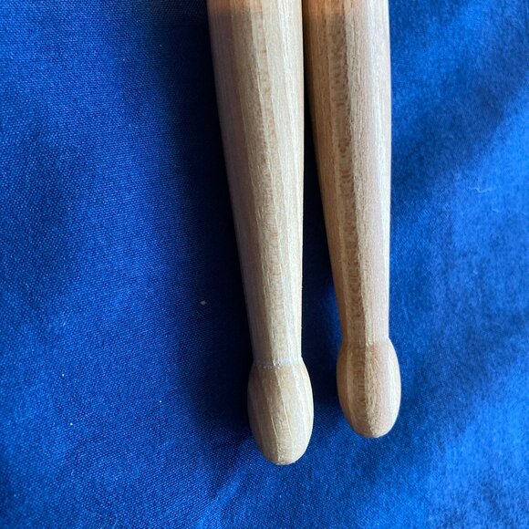 ProMark Classic Forward 2B Drumstick Lacquered Hickory Wood Tip TX2BW - Picture 3 of 5